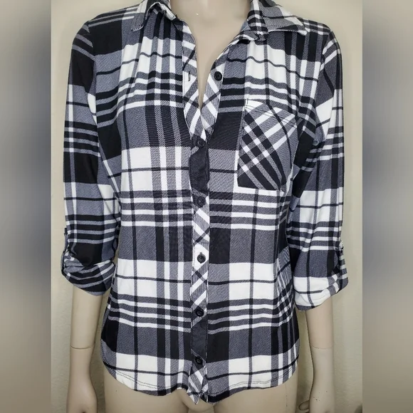 Plaid, 3/4 sleeve top. - Picture 1 of 10